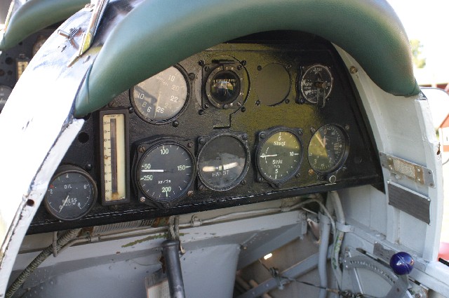 Cockpit of Tiger Moth SE-ADF.